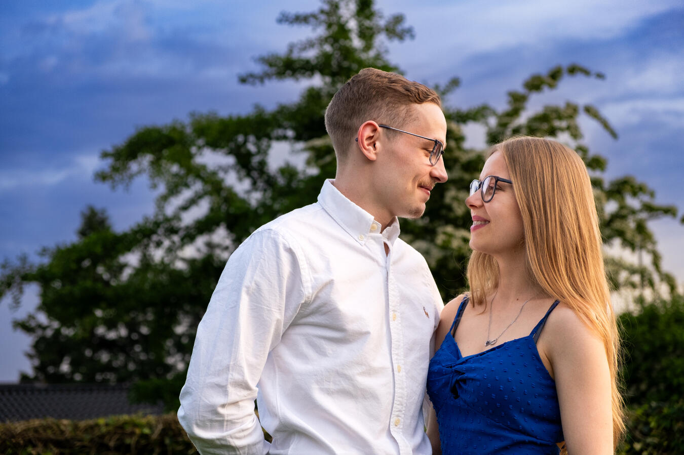 Natürliches Paarshooting in Bargteheide – Sommer, Gefühl &amp; echtes Lächeln Fotografie im Grünen