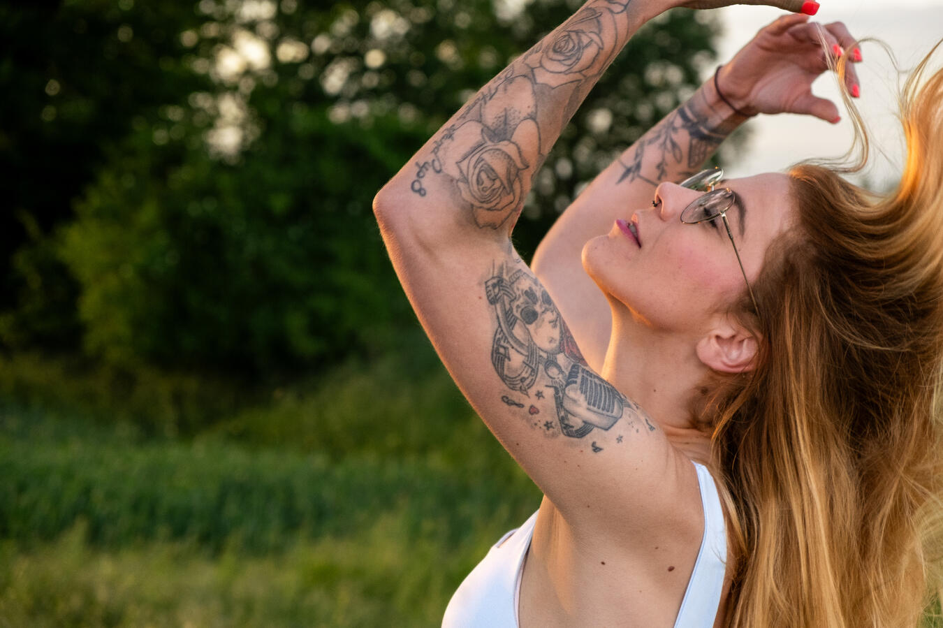 Portraitshooting bei Sonnenuntergang in Ahrensburg – natürliche Outdoorfotografie mit Emotion und Lichtspiel