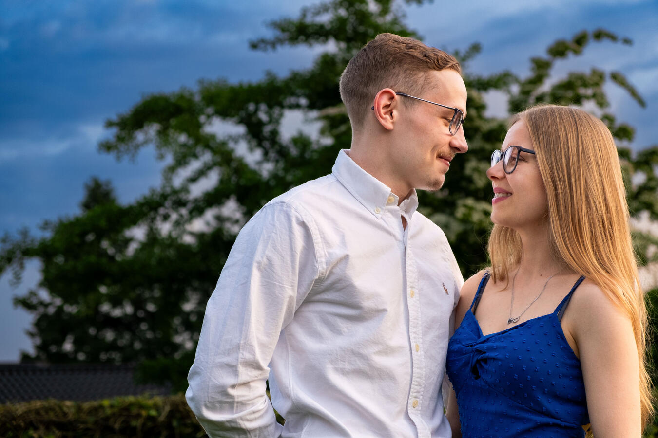 Natürliches Paarshooting in Bargteheide – Sommer, Gefühl &amp; echtes Lächeln Fotografie im Grünen