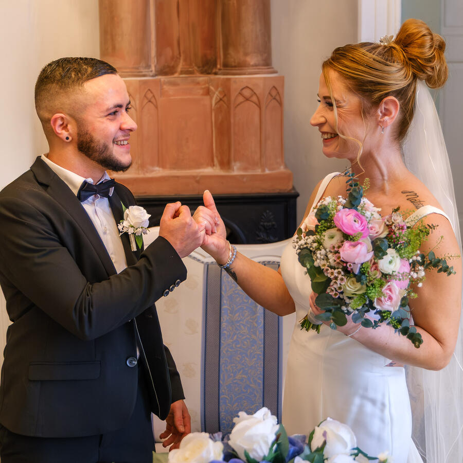 Ringtausch voller Freude und echter Emotion.